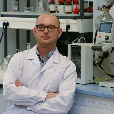 Dr. ing. Maciej Serda provádí výzkum v oblasti lékařské chemie a nanomedicíny,  foto Małgorzata Kłoskowicz