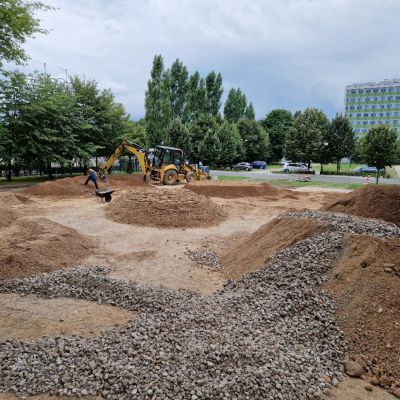 Marsyard je postaven z několika set tun červeného porfyru, foto: archiv AGH